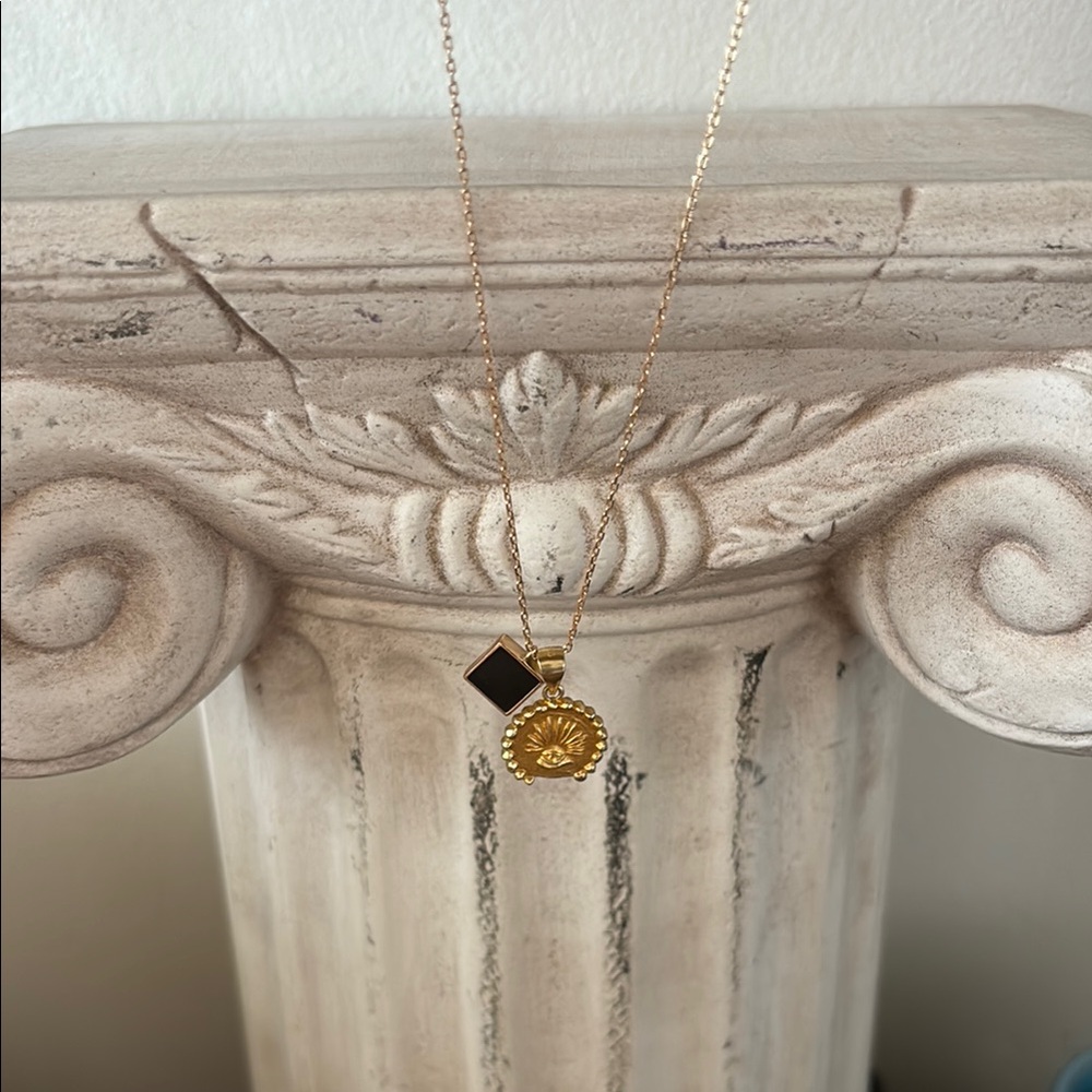 Gorgeous 18K gold vermeil pendant necklace